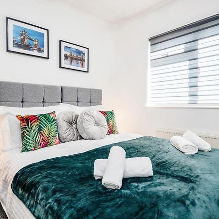 West Drayton  Heathrow 2-Bedroom Maisonette With Parking المظهر الخارجي الصورة