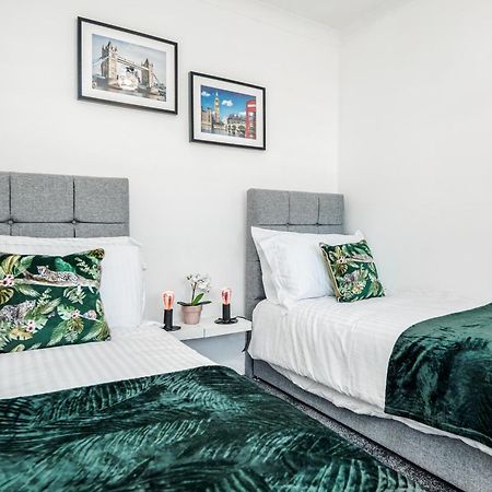West Drayton  Heathrow 2-Bedroom Maisonette With Parking المظهر الخارجي الصورة