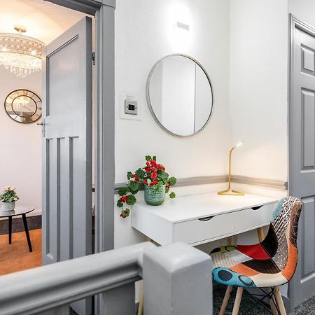 West Drayton  Heathrow 2-Bedroom Maisonette With Parking المظهر الخارجي الصورة