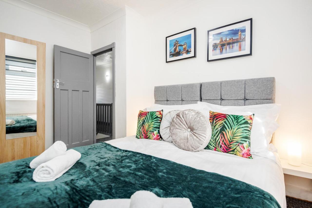 West Drayton  Heathrow 2-Bedroom Maisonette With Parking المظهر الخارجي الصورة