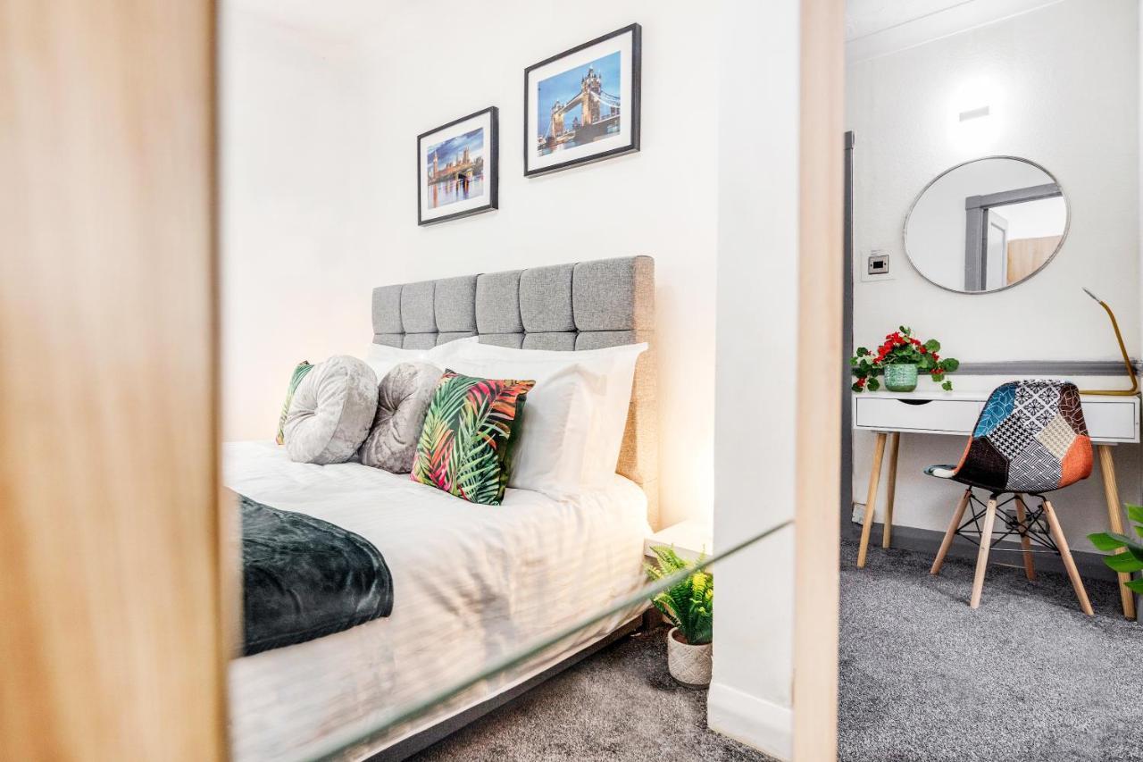 West Drayton  Heathrow 2-Bedroom Maisonette With Parking المظهر الخارجي الصورة