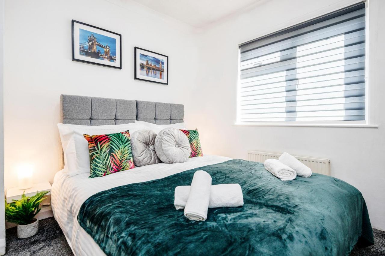 West Drayton  Heathrow 2-Bedroom Maisonette With Parking المظهر الخارجي الصورة