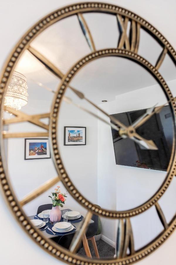 West Drayton  Heathrow 2-Bedroom Maisonette With Parking المظهر الخارجي الصورة