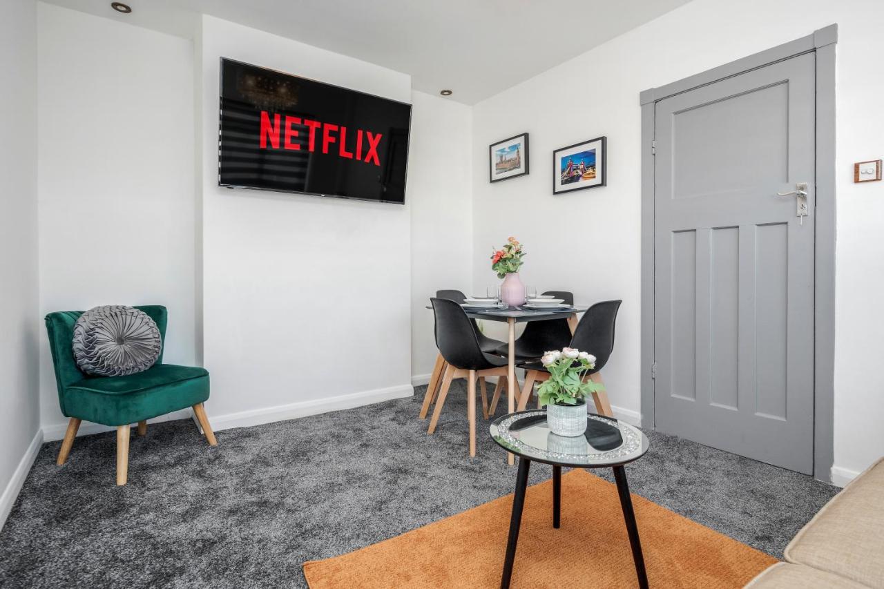 West Drayton  Heathrow 2-Bedroom Maisonette With Parking المظهر الخارجي الصورة
