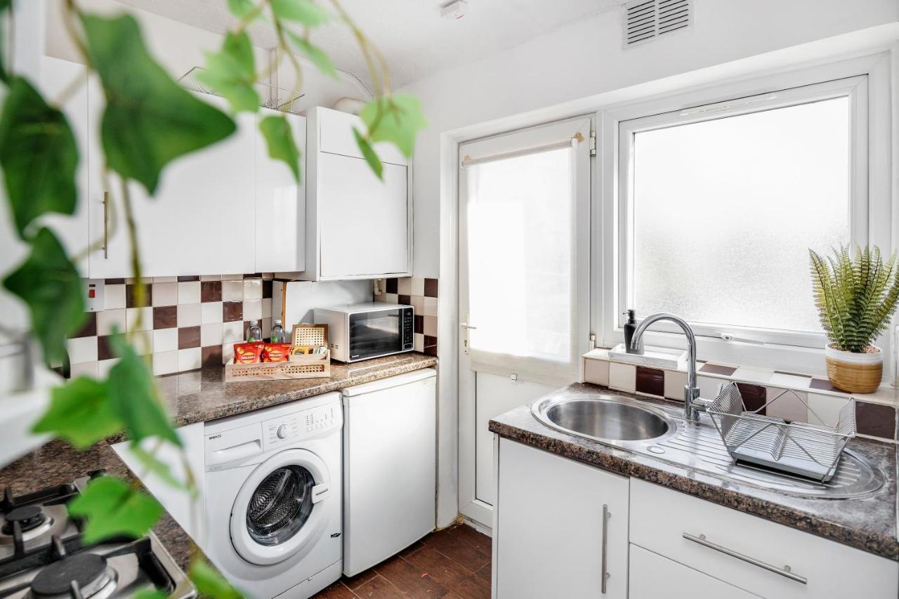 West Drayton  Heathrow 2-Bedroom Maisonette With Parking المظهر الخارجي الصورة