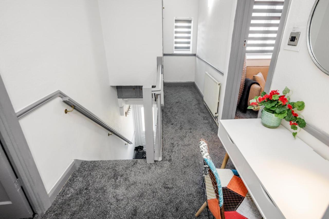 West Drayton  Heathrow 2-Bedroom Maisonette With Parking المظهر الخارجي الصورة