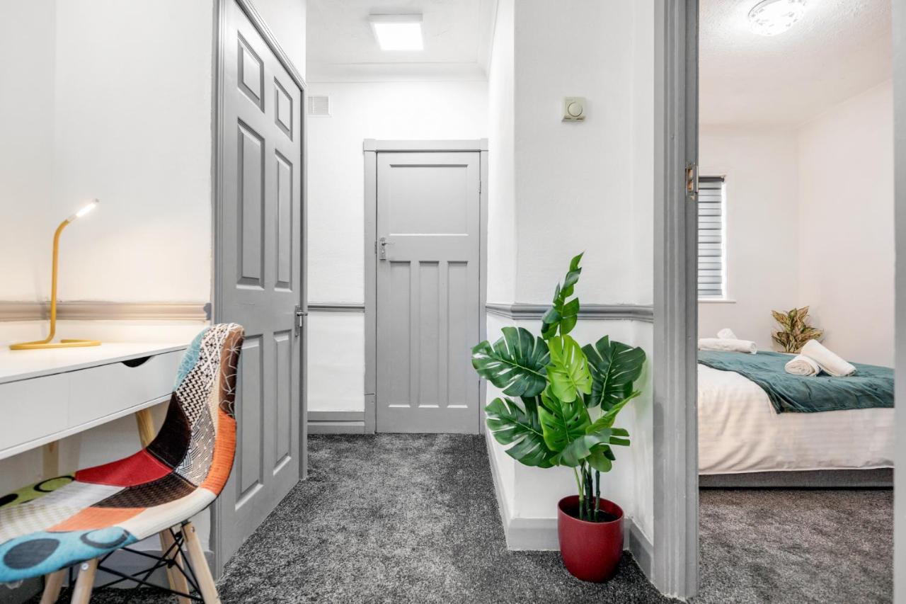 West Drayton  Heathrow 2-Bedroom Maisonette With Parking المظهر الخارجي الصورة