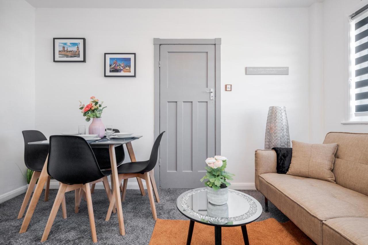 West Drayton  Heathrow 2-Bedroom Maisonette With Parking المظهر الخارجي الصورة